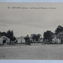 CPA Ardèche Devesset Le Hameau de Manjour et le Temple