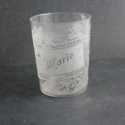Ancien verre gravé Marie