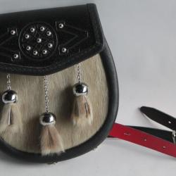 Sporran Bourse écossaise cuir et fourrure Lochcarron of Scotland