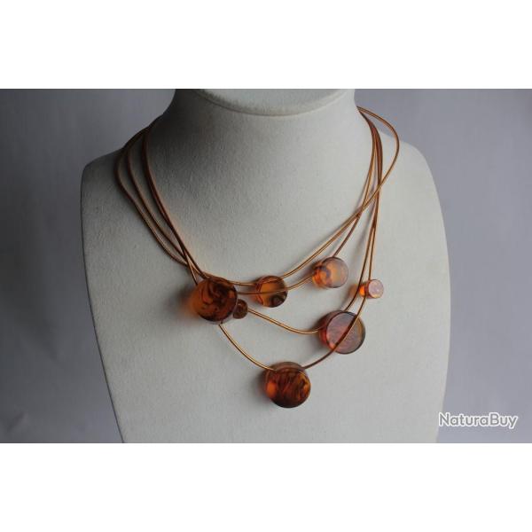 Collier fantaisie design ac�tate