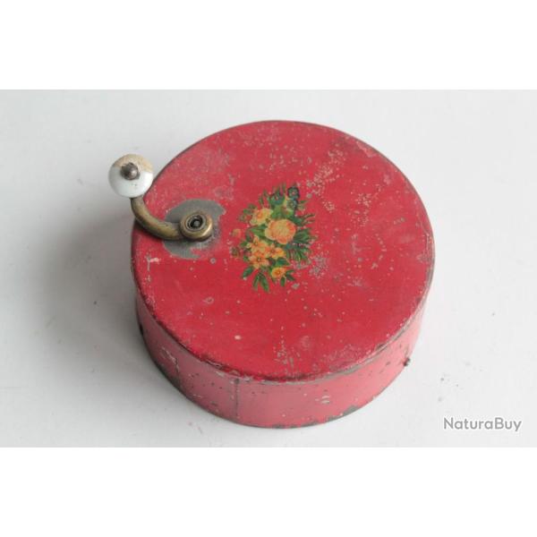Ancienne Boite � musique t�le