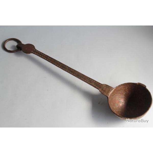 Ancienne Louche cuivre martel�