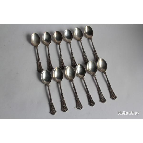 Douze petites cuill�res � moka argent