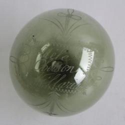Boule verre soufflé gravé Adèle Oberson Villaria XIXe siècle