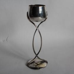 Verre &agrave; pied publicitaire au bordeaux m&eacute;tal argent&eacute; Quina Charvin