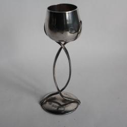 Verre à pied publicitaire au bordeaux métal argenté Quina Charvin