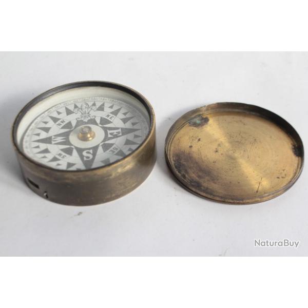 Ancienne boussole de voyage