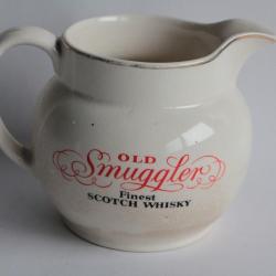 Pichet publicitaire céramique Old Smuggler finest Scotch Whisky