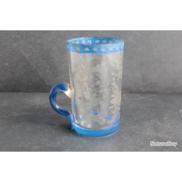 Ancien verre � liqueur cristal Boh�me grav� �maill�