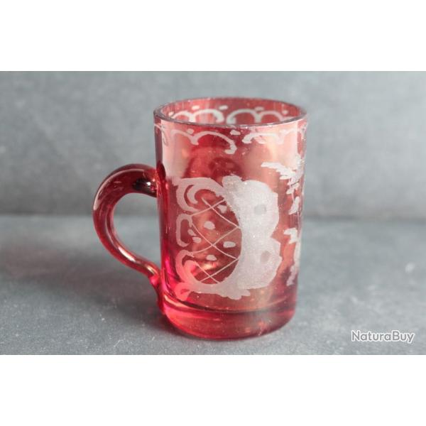 Ancien verre � liqueur cristal Boh�me grav� �maill�