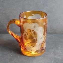 Ancien verre à liqueur cristal Bohême gravé émaillé