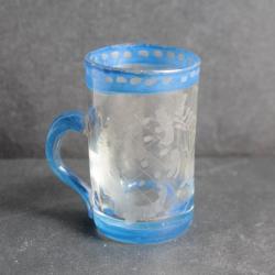 Ancien verre à liqueur cristal Bohême gravé émaillé