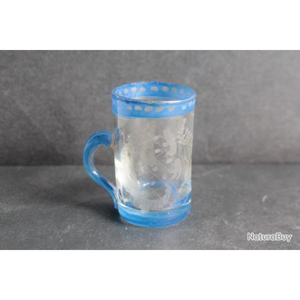 Ancien verre � liqueur cristal Boh�me grav� �maill�