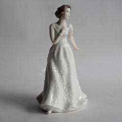Figurine Femme porcelaine Royal Doulton Sentements Cherish HN4442