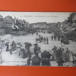 CPA 24 Bergerac - Place Gambetta Marché