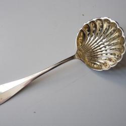 Saupoudreuse argent art de la table