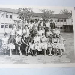 Photo d'école de filles a Genève 1960 dédicacée Boissonnas