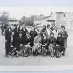 Photo d'école de filles a Genève 1963 dédicacée Boissonnas