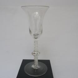 Verre à vin filigrané  Twist  XVIIIe siècle