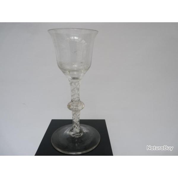 Verre � vin filigran�  Twist  XVIIIe si�cle