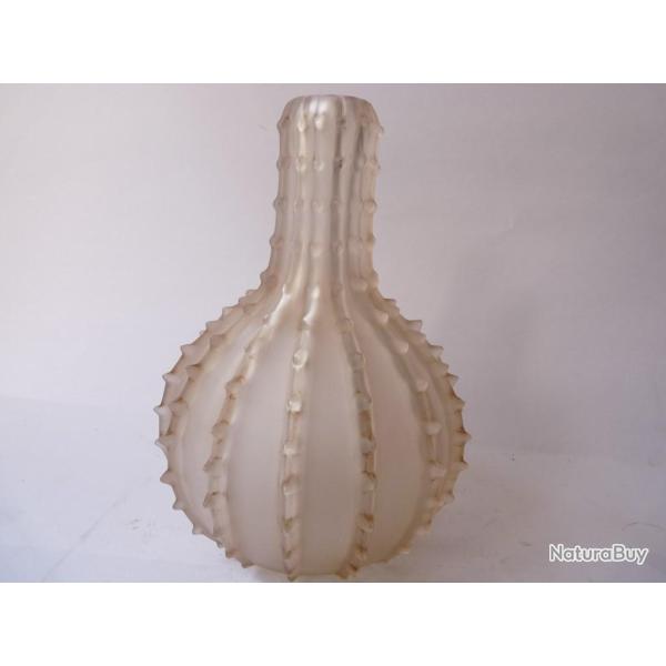 Vase R. LALIQUE Dentel� 1912