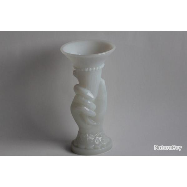 Vase opaline blanche Main Corne d'abondance