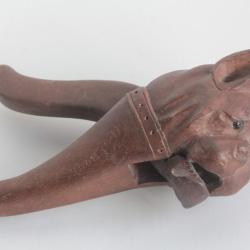 Casse noix Chien bois sculpt&eacute; St Cergue Art populaire For&ecirc;t noire