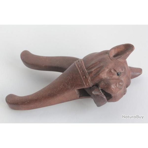 Casse noix Chien bois sculpt� St Cergue Art populaire For�t noire