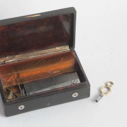 Boite &agrave; musique vermeil XIXe si&egrave;cle Musical snuff box