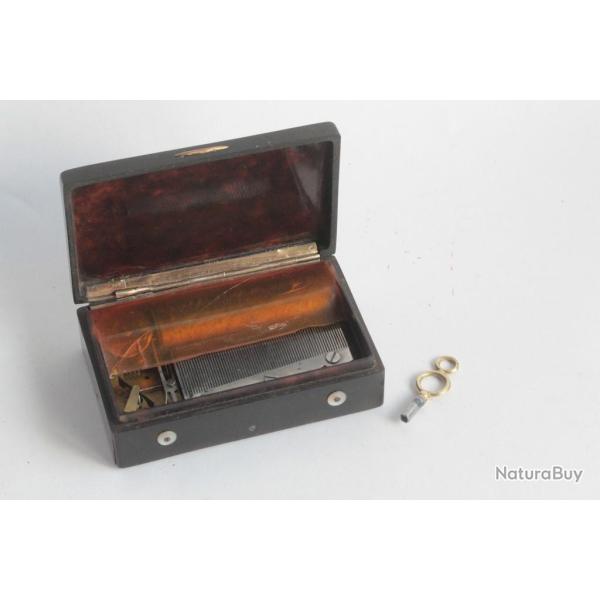 Boite � musique vermeil XIXe si�cle Musical snuff box