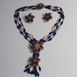 Parure Collier Clips d'oreilles bleu cobalt métal doré 1980