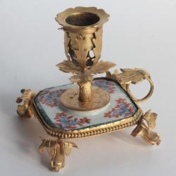 Bougeoir à main cuivre doré et porcelaine XVIIIe siècle