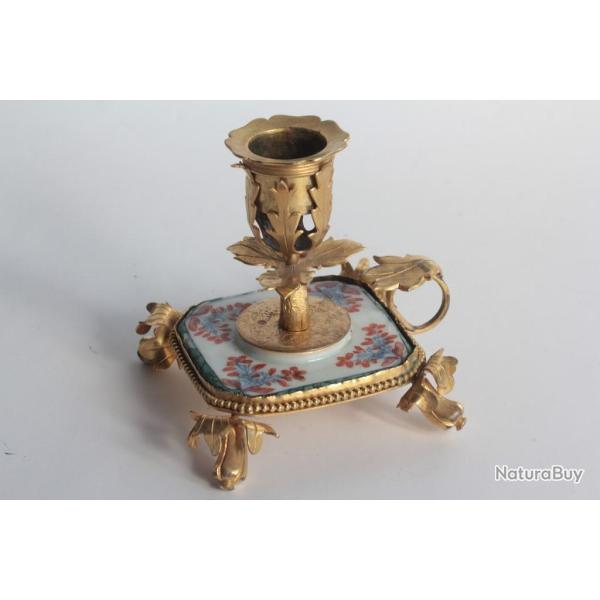 Bougeoir � main cuivre dor� et porcelaine XVIIIe si�cle