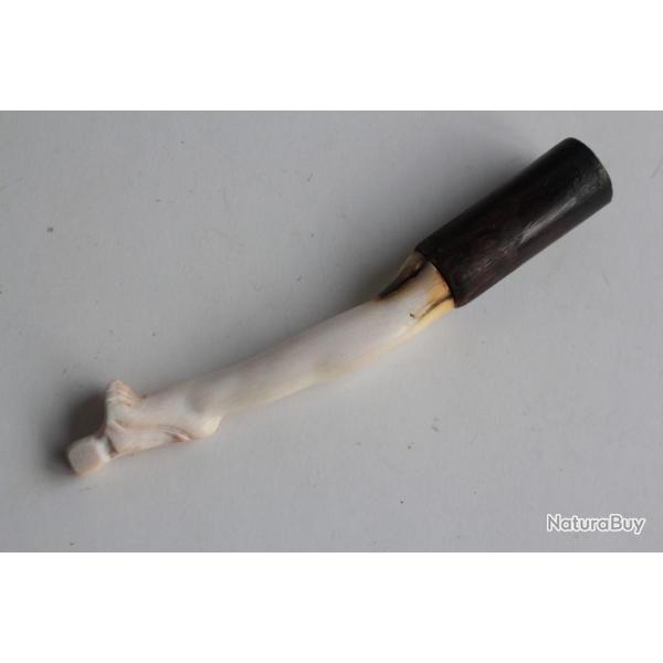 Ancien fume cigarette sculpt� Jambe de femme