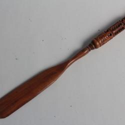 Coupe papier Porte plume bois sculpté
