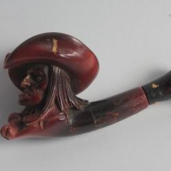Ancien fume cigarette écume sculptée Mousquetaire