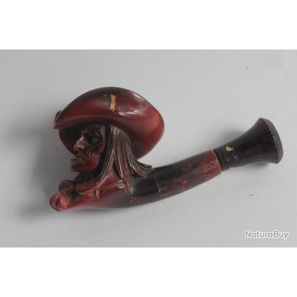 Ancien fume cigarette �cume sculpt�e Mousquetaire
