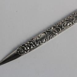 Instrument de manucure argent anglais