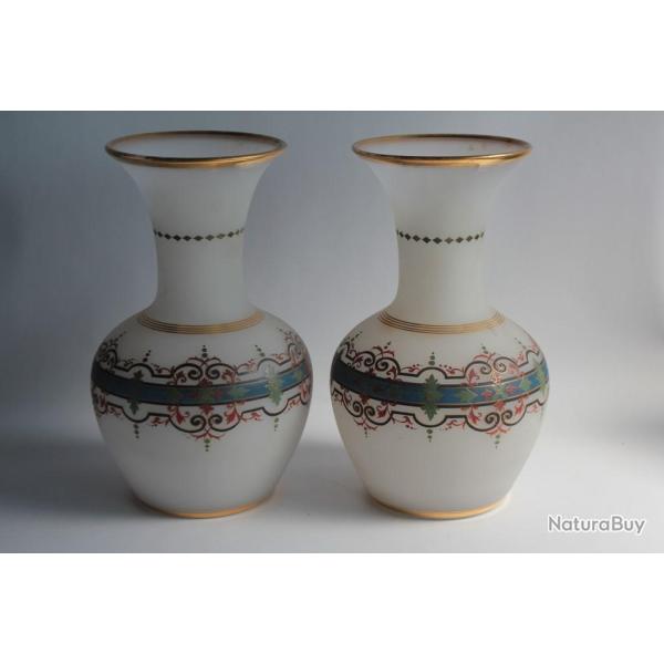 Paire de grands vases verre givr� �maill� Napol�on III verre opalin