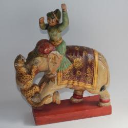 Éléphant bois sculpté polychrome Léopard Chasse Inde XIXe siècle