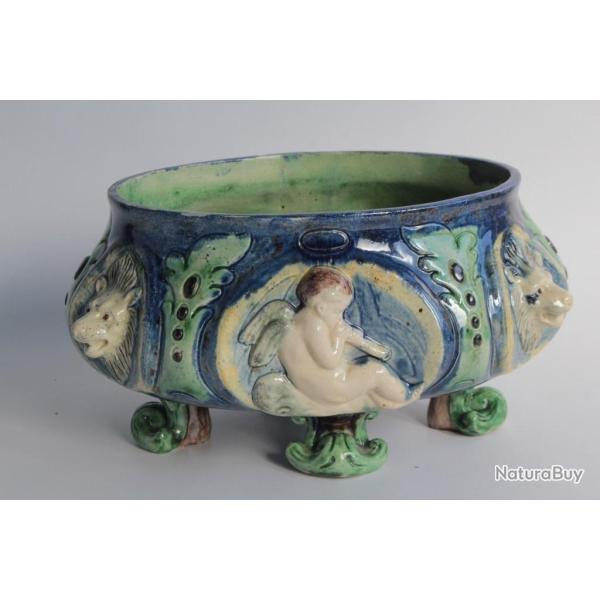 Jardini�re barbotine Anges et t�te de Lions Majolique