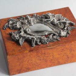 Boite à cigarettes bois amboine Angelots Napoléon III