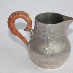 Pot &agrave; cr&egrave;me &eacute;tain Kayserzinn Art nouveau