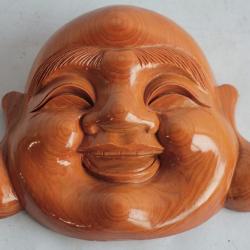 Masque Bouddha rieur bois sculpt&eacute;