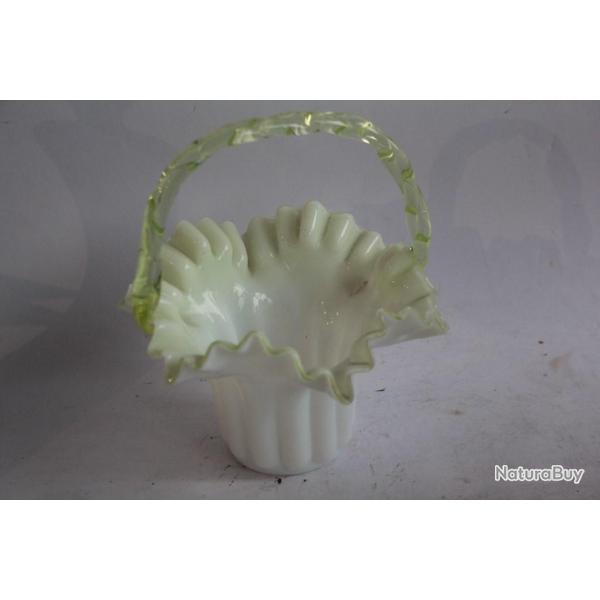 Ancien panier opaline blanche vert urane