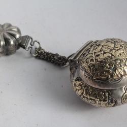 Boite à tabac et chaux pour bétel argent et or Inde Sri Lanka Killotaya