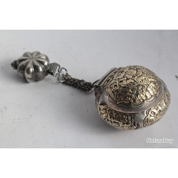 Boite � tabac et chaux pour b�tel argent et or Inde Sri Lanka Killotaya