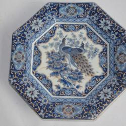 Assiette octogonale porcelaine Paons bleu et or Japon
