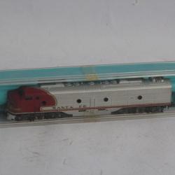 ATLAS 2105 Locomotive diesel Santa Fe EMD E8