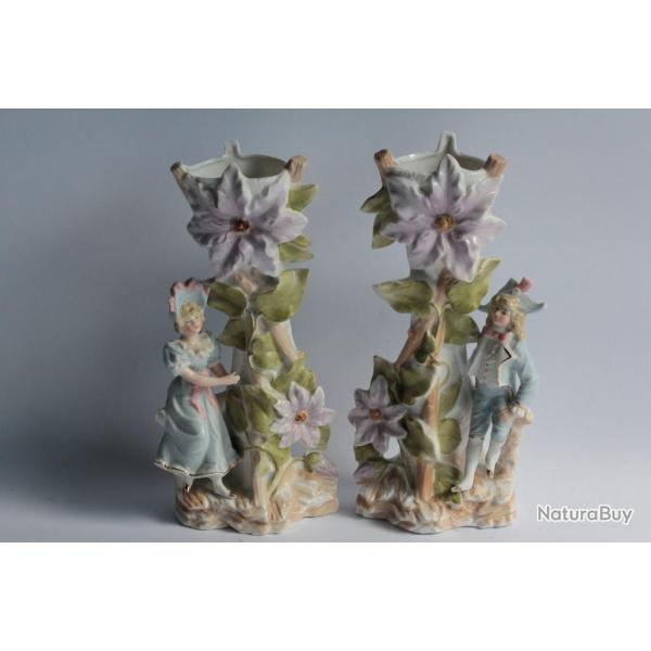 Paire de vases porcelaine biscuit